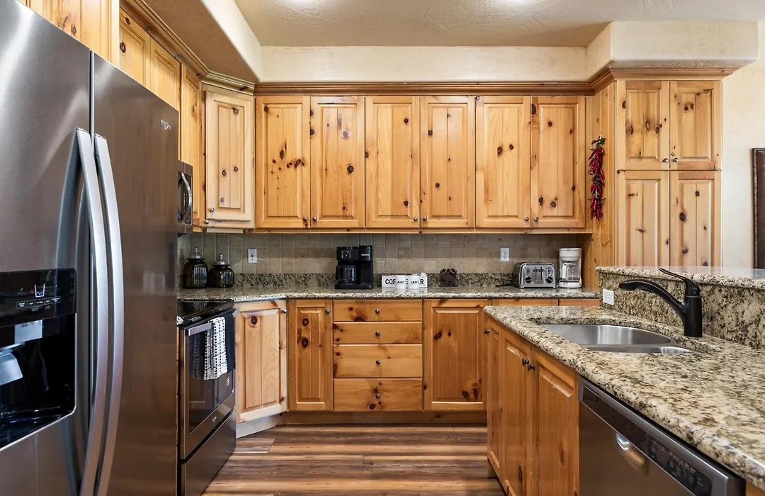 Glenfiddich Condo, Deer Valley Resort, Cozy Interiors, Private Patio, Private Hot Tub, Stunning View-1