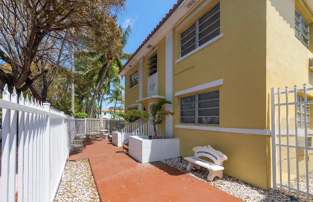 Bellamor Apts At 5Th St Shopping Mall-1