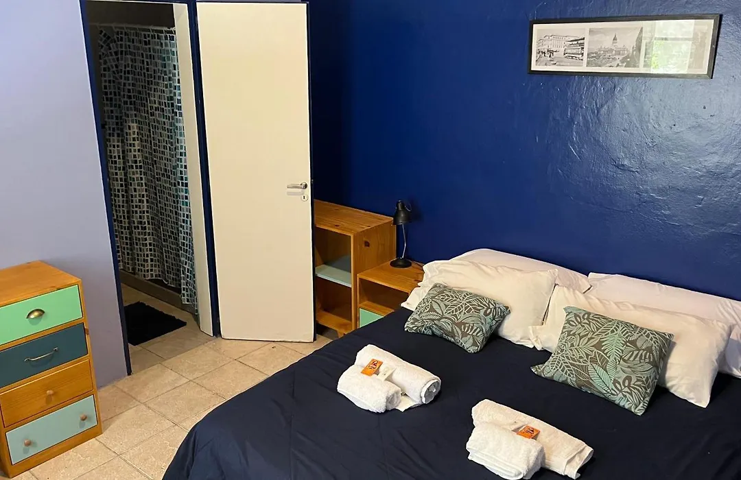 Sabatico Travelers Hostel & Guesthouse-1