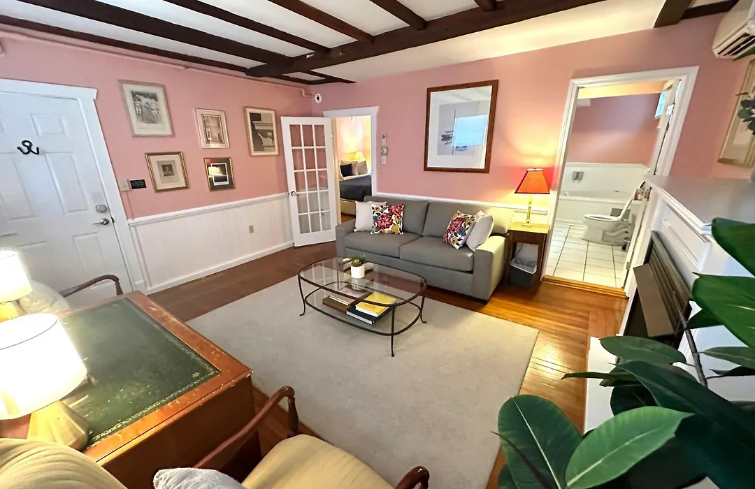 Private Historic Inn Downtown Newport-1