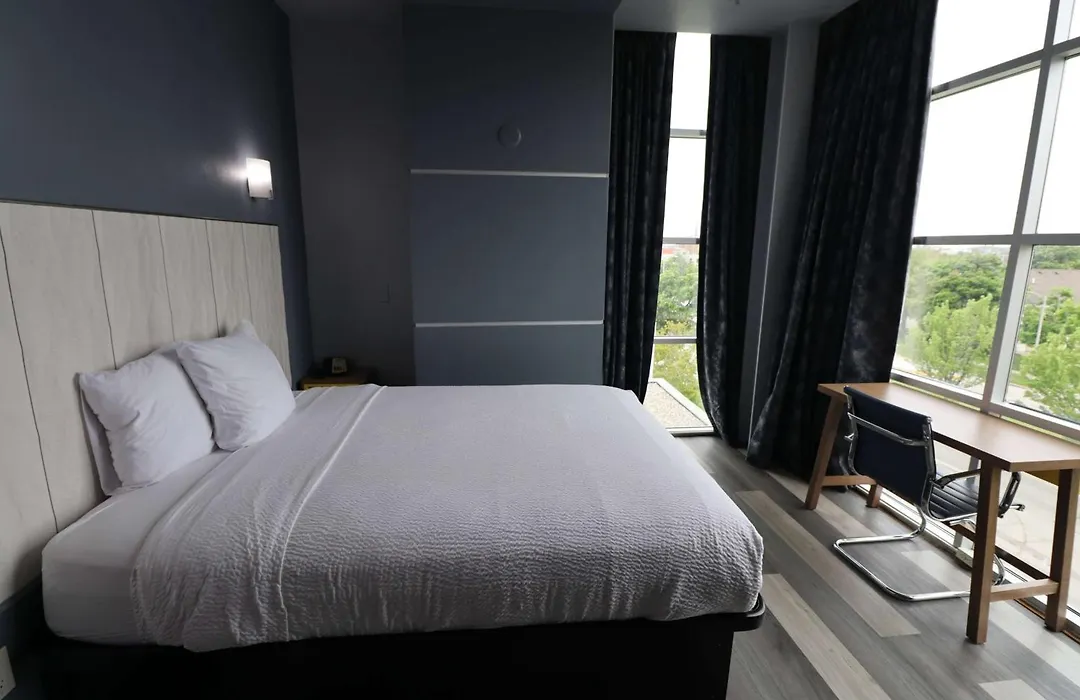 Days Inn & Suites By Wyndham Milwaukee-1