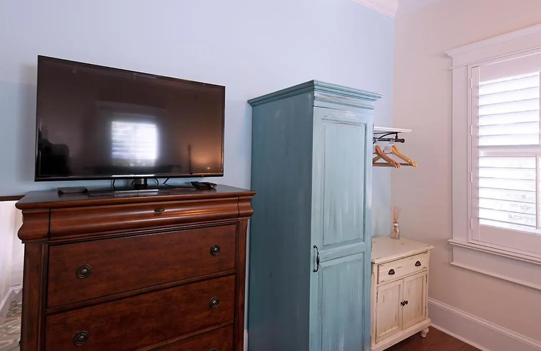 Pineapple Cottage-1