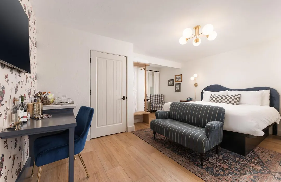 Petit Soleil - Bed, Breakfast And Bar-1