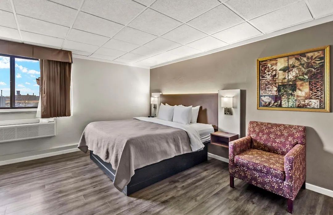 Quality Inn & Suites Green Bay Downtown-1