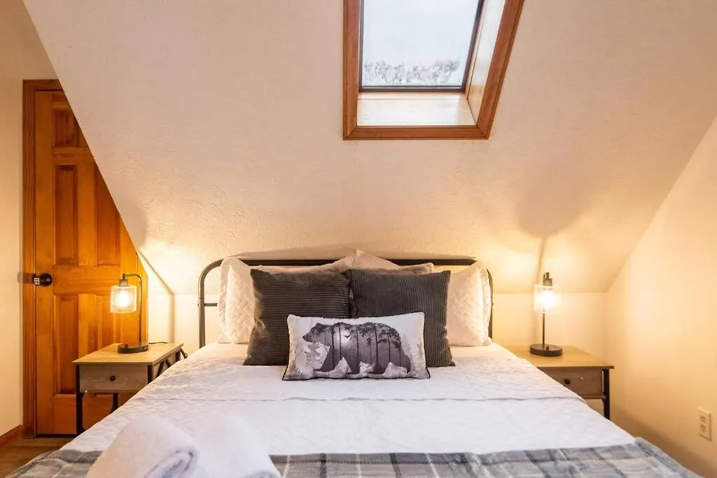 Twilight Timber - Pet Friendly Cabin With Hot Tub, And Game Room-1