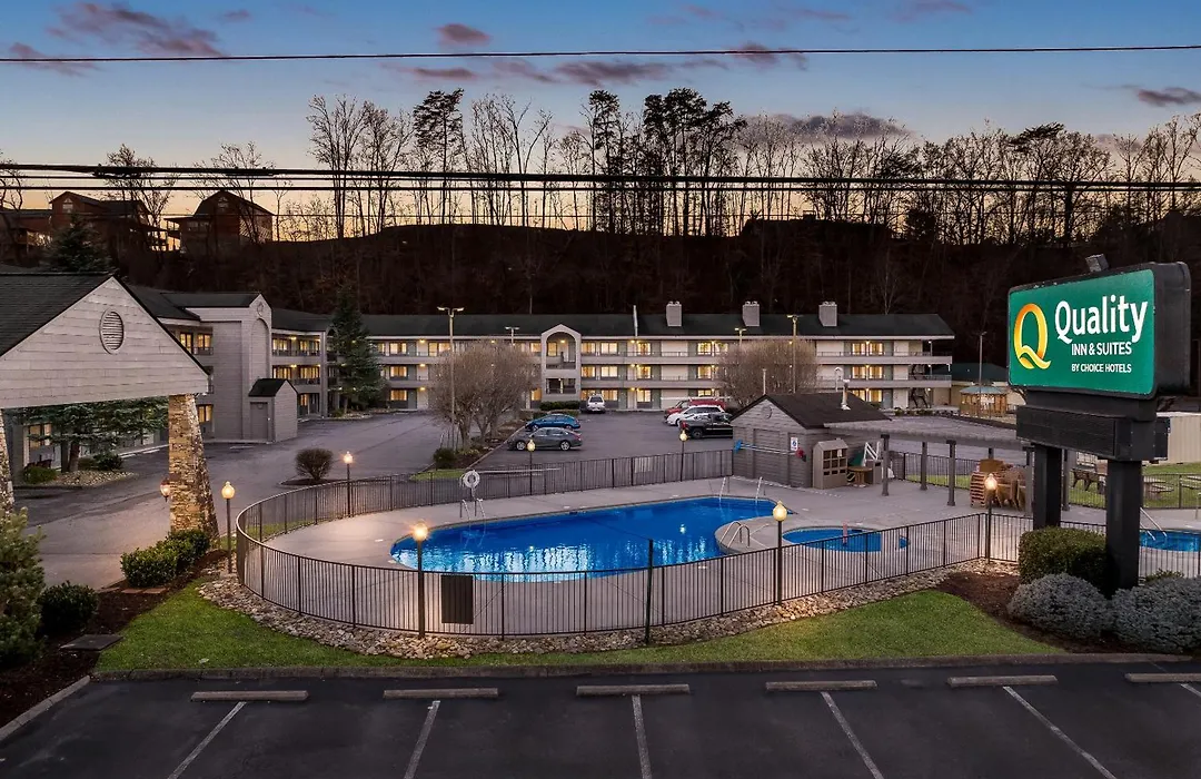 Quality Inn & Suites At Dollywood Lane-1
