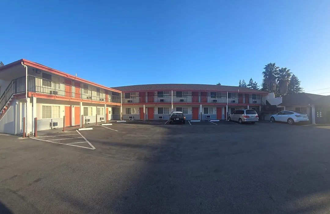 National 9 Motel-1