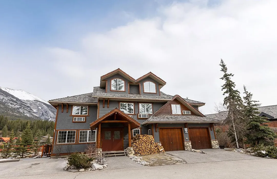 Creekside Villa-1