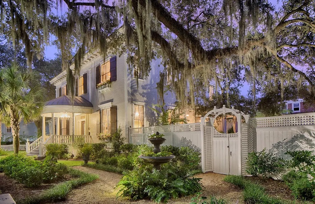 Estill Manor- Luxurious Savannah Estate With Pool & Garden - Sleeps 12-1