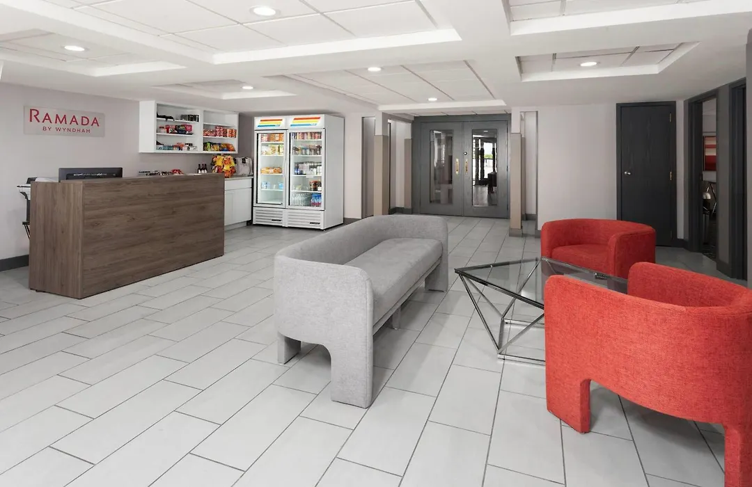 Ramada By Wyndham Milwaukee-1