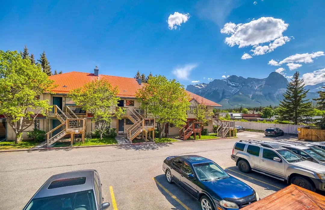Bow Valley Chalets-Entire 2 King Bedrooms Townhouse-1