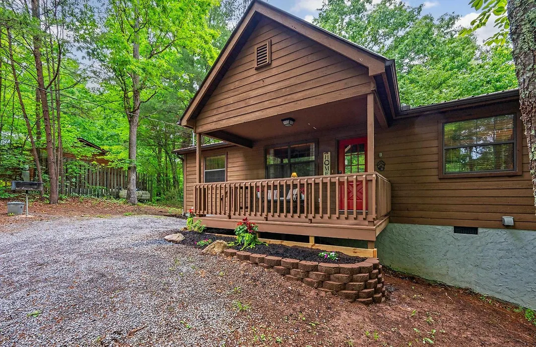 Serene Escape Minutes From Smoky Mountain Fun-1
