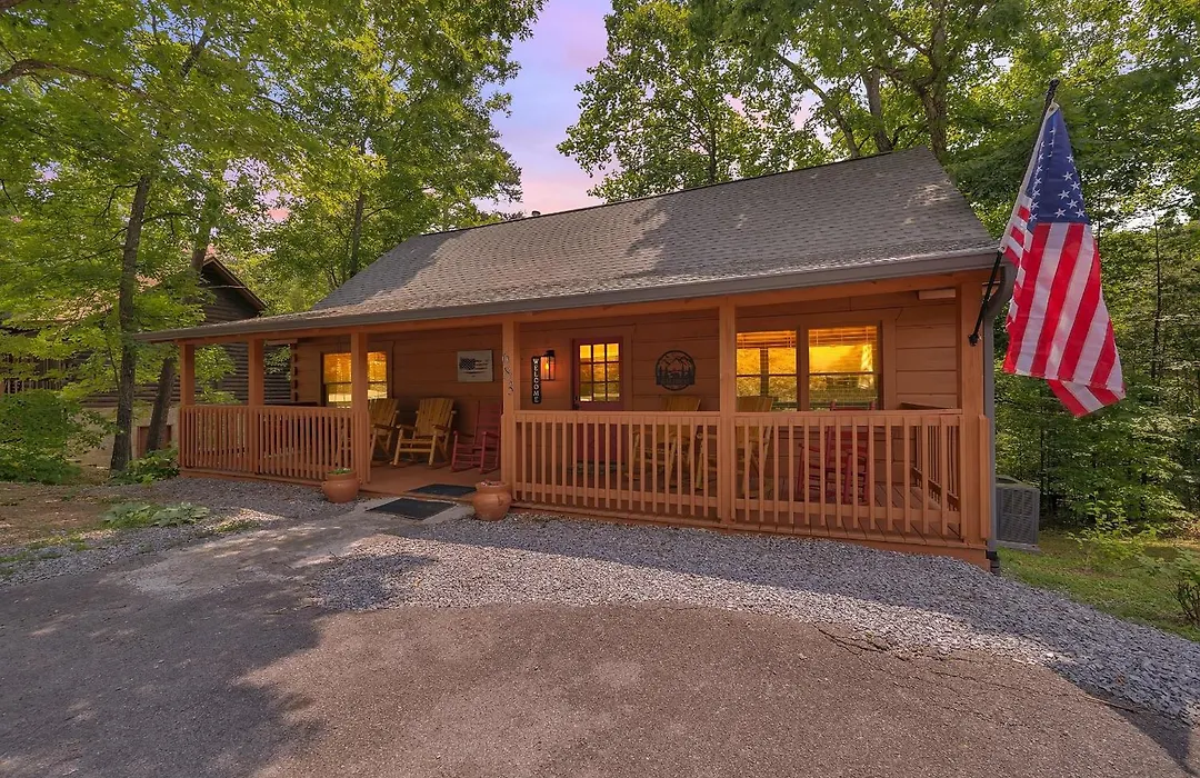 Er76 - Bear Tracks - Great Location! Close To All The Action! Cabin-1
