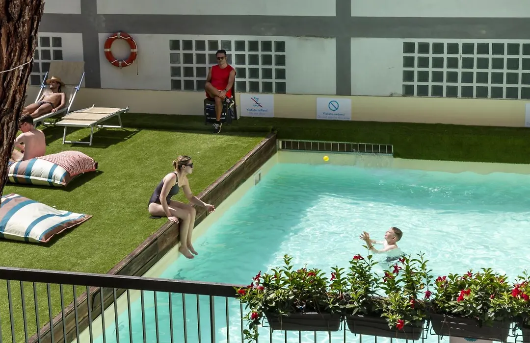 Plus Florence Hotel & Hostel-1