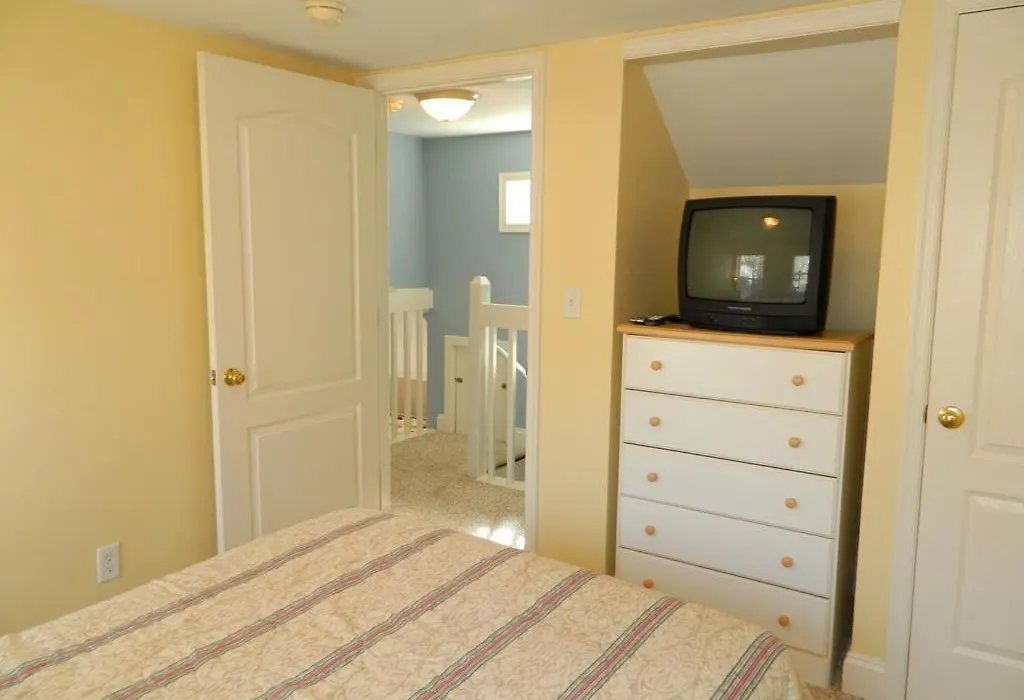 Delaware Avenue 16B-1