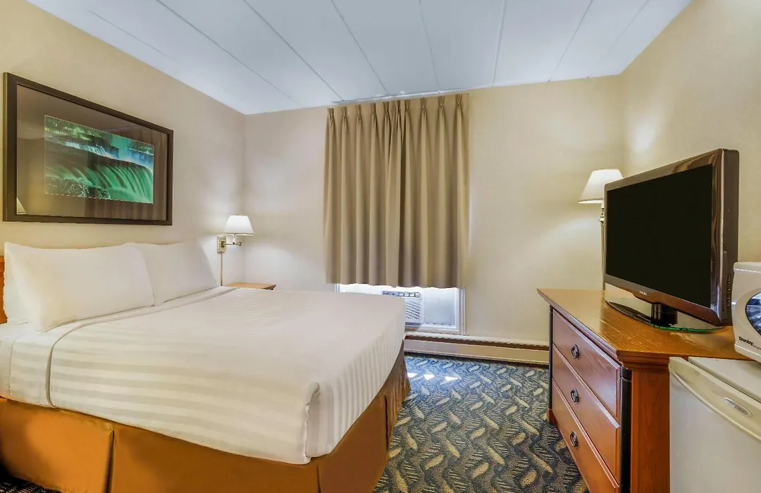 Travelodge By Wyndham Niagara Falls At The Falls-1
