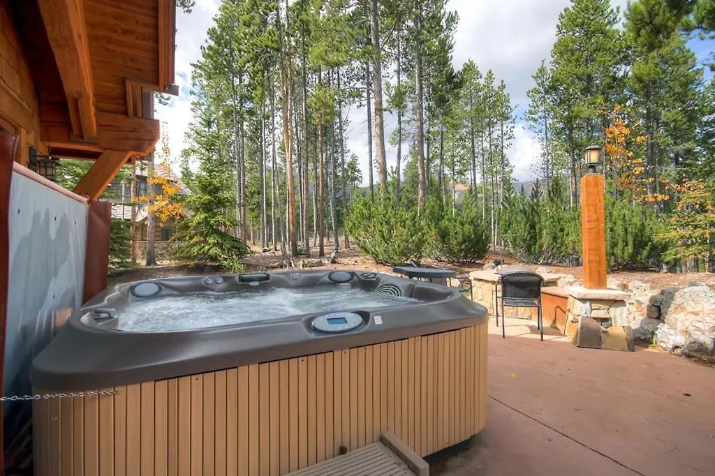 Hatari Lodge Holiday Home-1