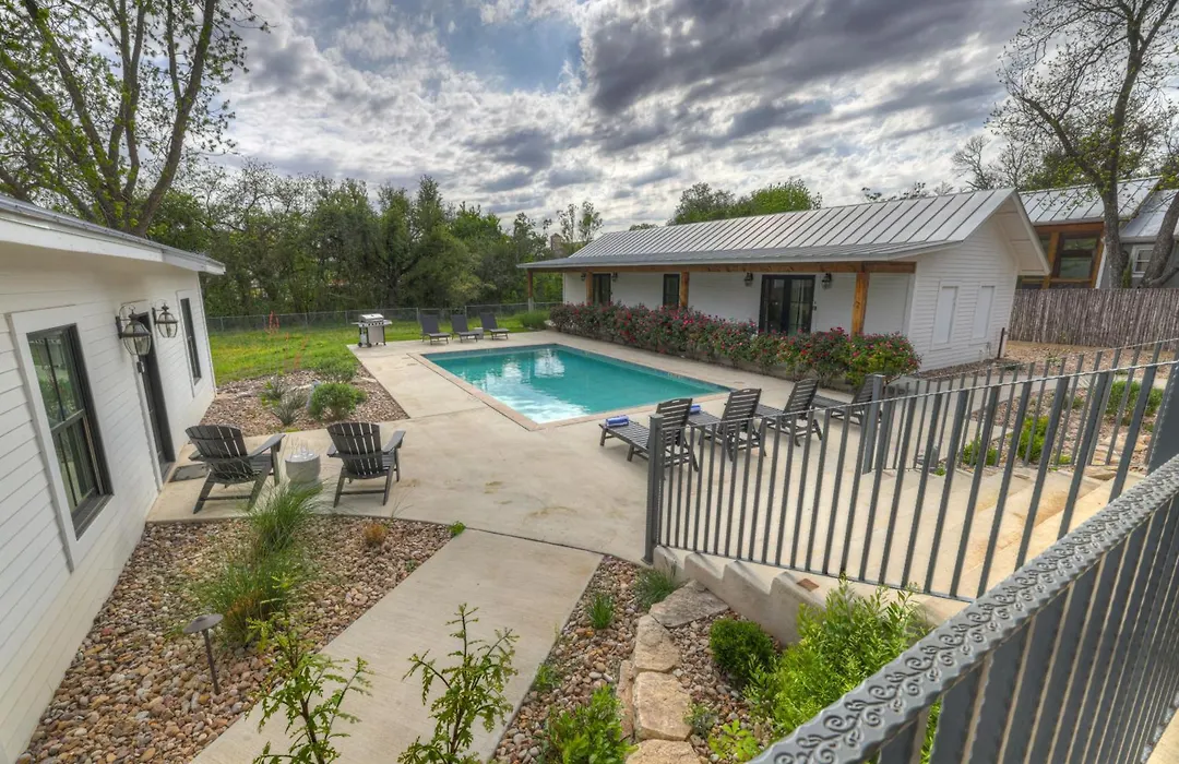 Schubert Inn-Main With Pool And Grill - 2Blks To Main-1