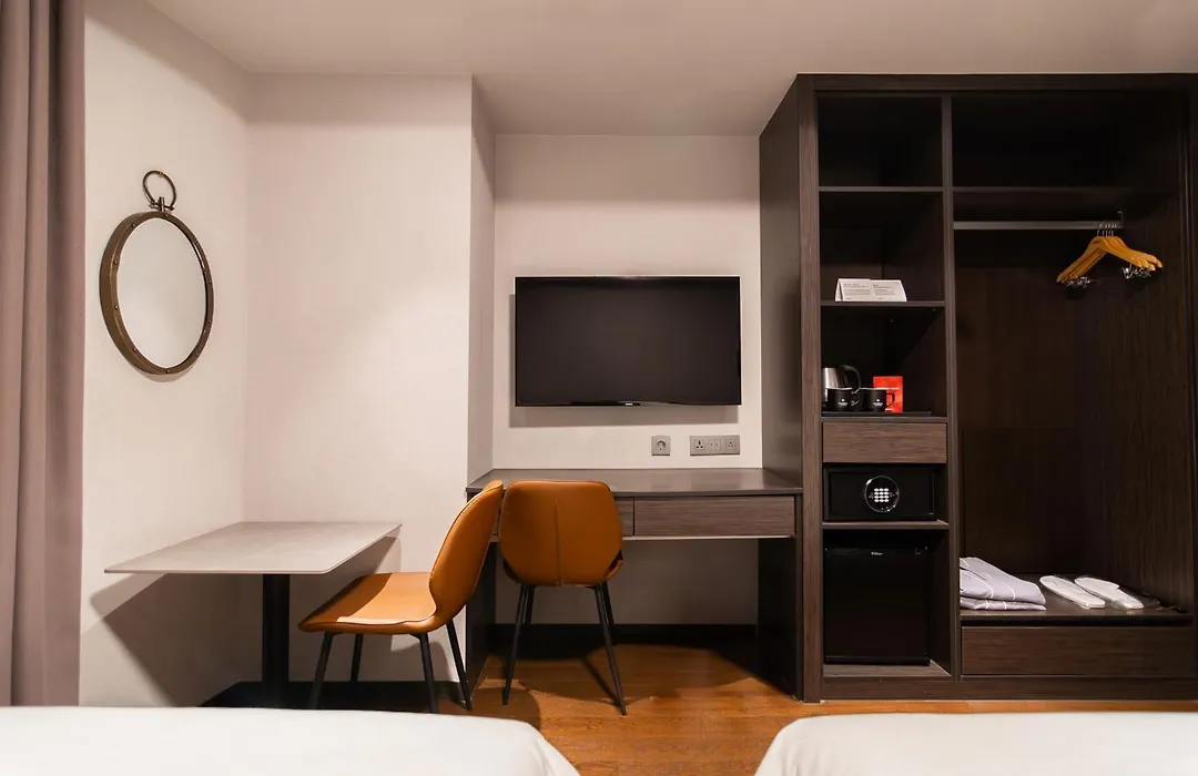 Homes Red Myeongdong-1