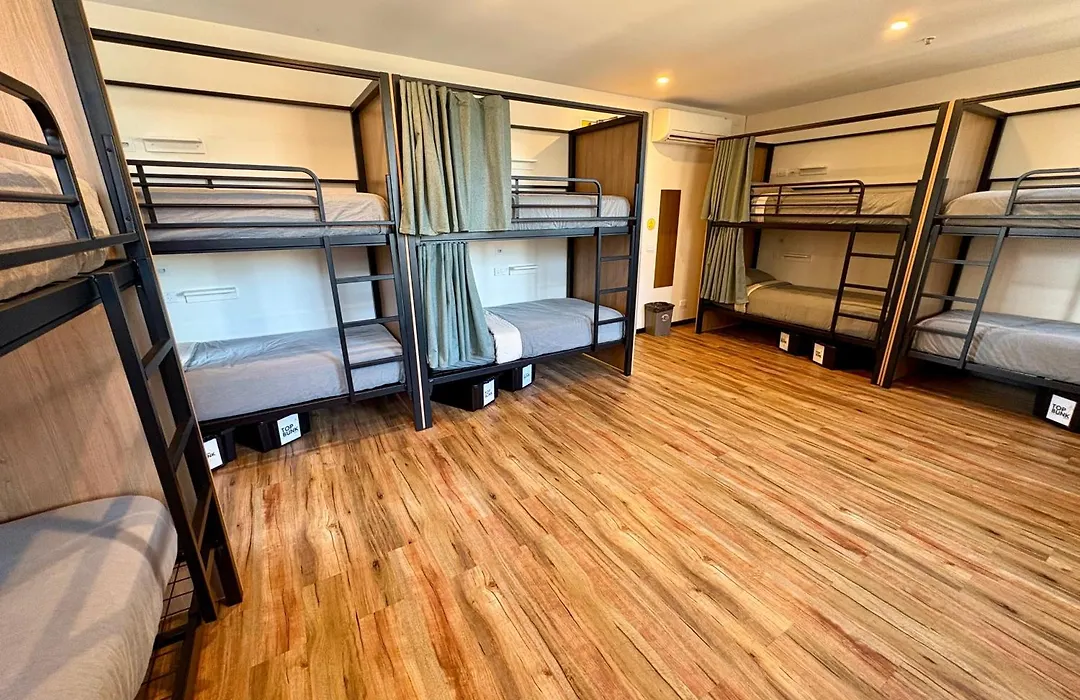 Flinders Backpackers-1