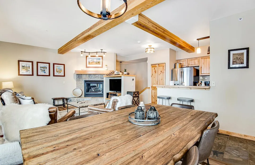 Twin Elk Lodge-1