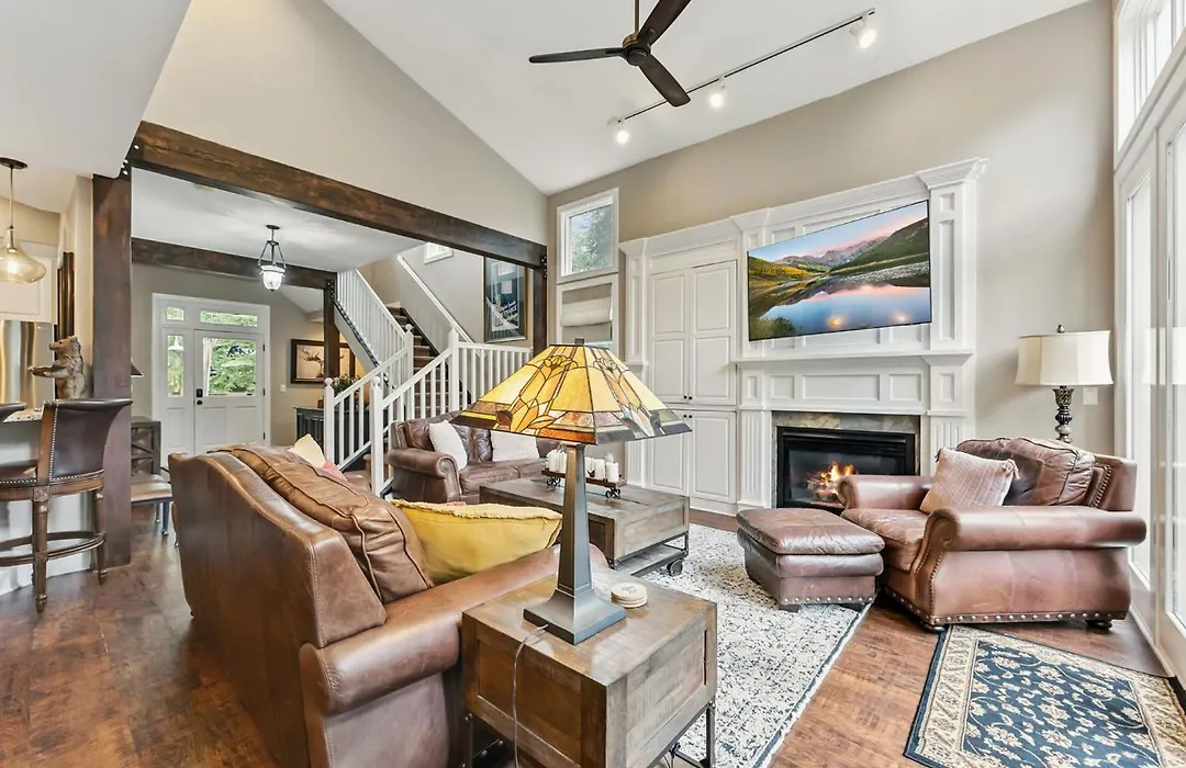 Luxurious Peak 8 Lodge 4Bdr Near Slopes With Private Hot Tub-1