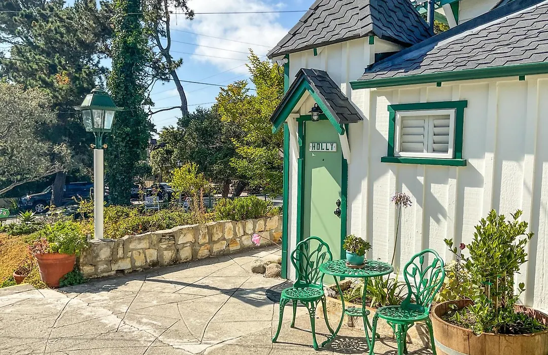 Carmel Green Lantern Inn-1