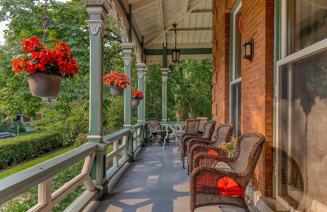 Hochelaga Inn-1