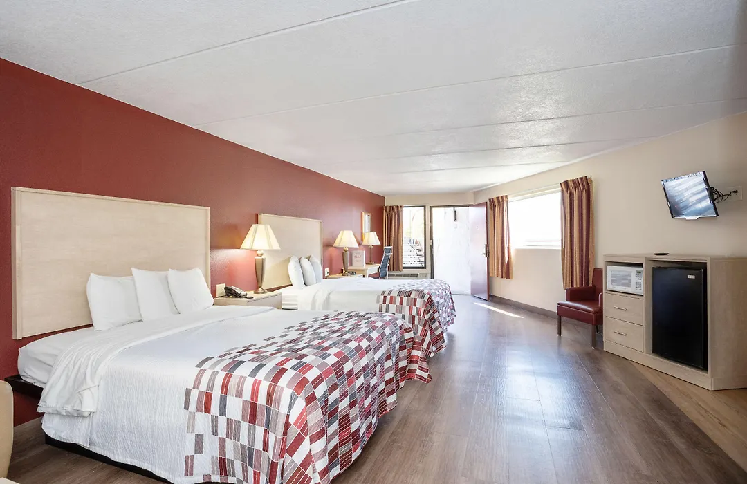 Red Roof Inn & Suites Pigeon Forge Parkway-1