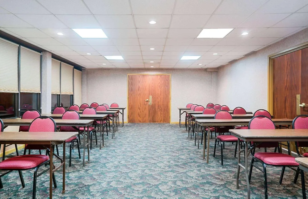 Ramada By Wyndham Plymouth Hotel & Conference Center-1