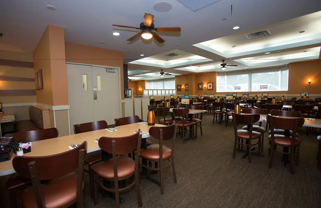 Ramada By Wyndham Niagara Falls/Fallsview-1