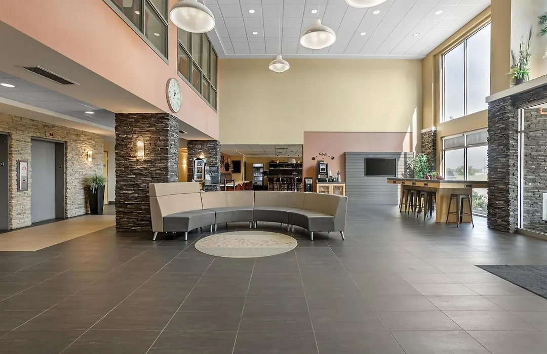 Best Western Plus Airport Inn & Suites-1