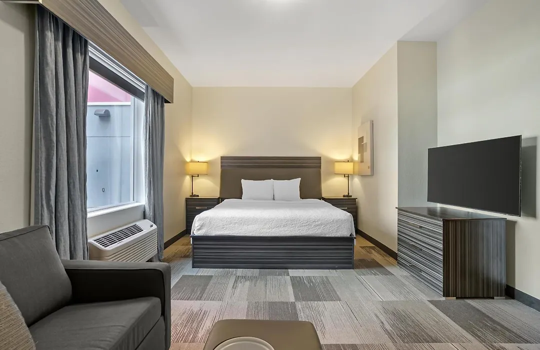 Best Western Plus Airport Inn & Suites-1
