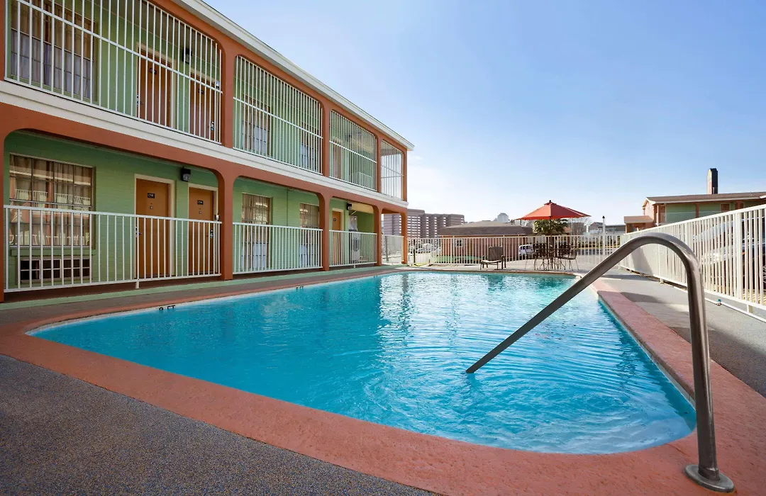 Super 8 By Wyndham Austin Downtown/Capitol Area-1