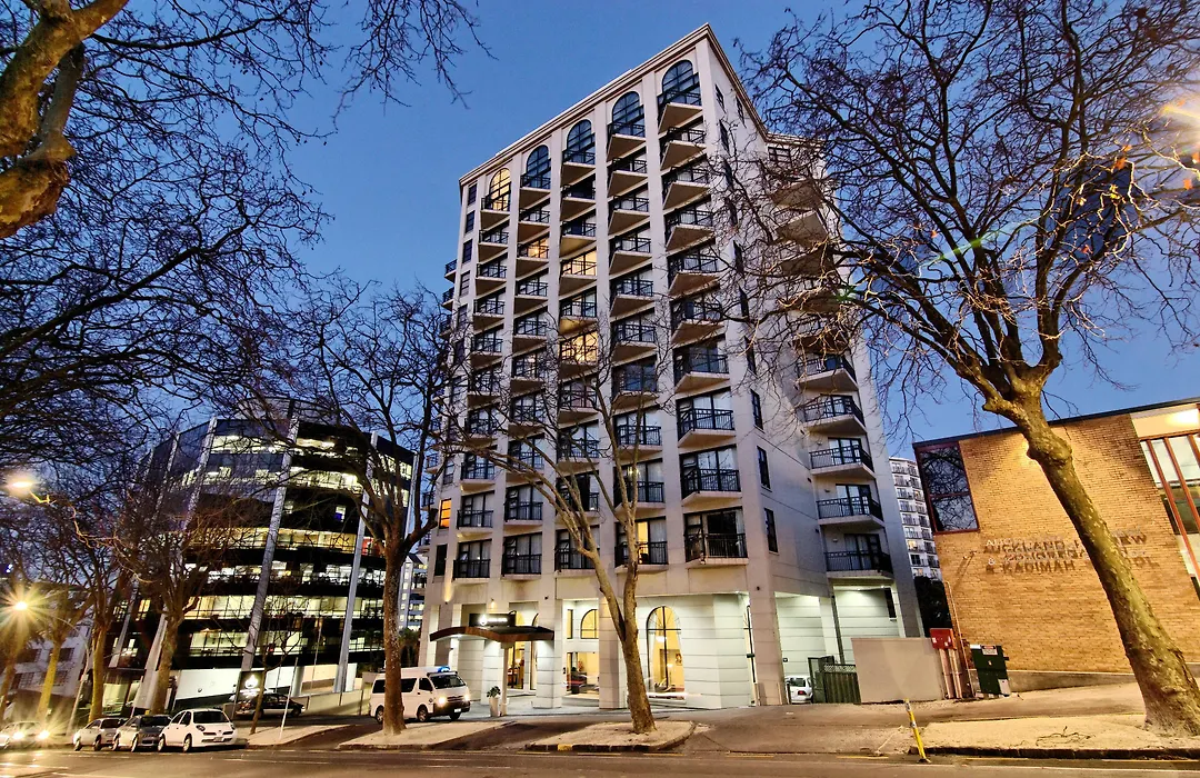 Parkside Hotel & Apartments-1