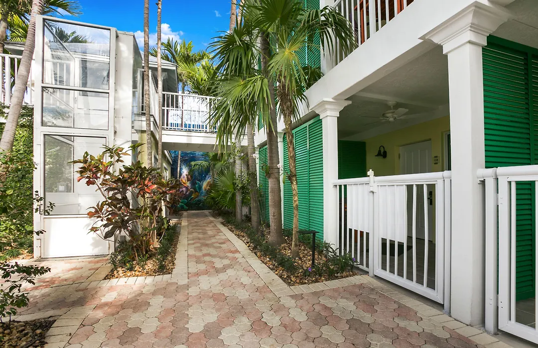 Almond Tree Inn - Adults Only-1