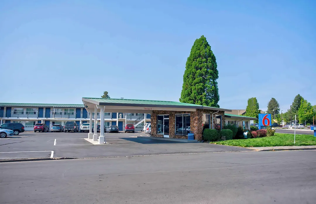 Motel 6-Bend, Or-1