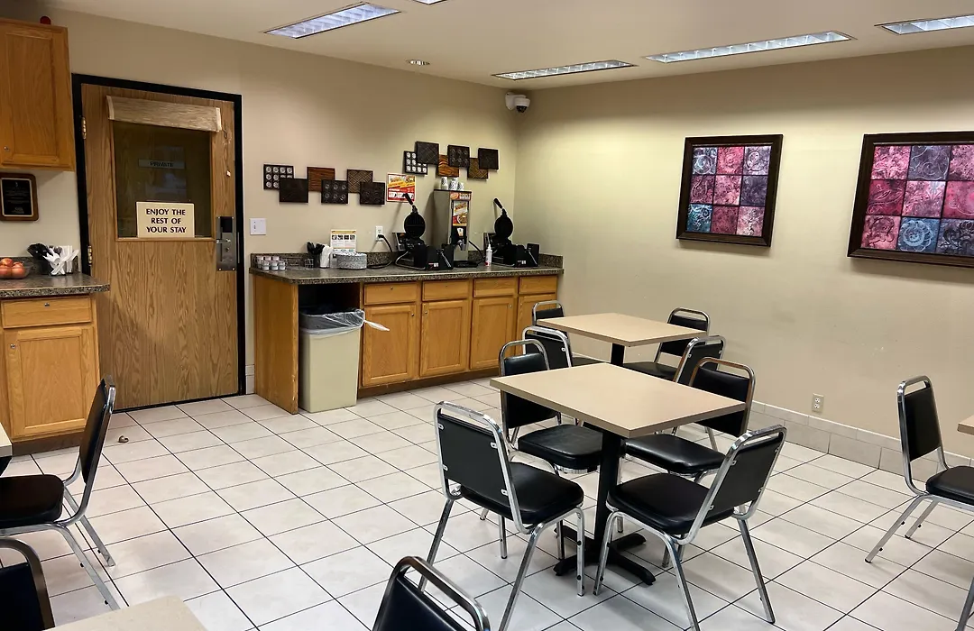 Lavissh Inn And Suites-1