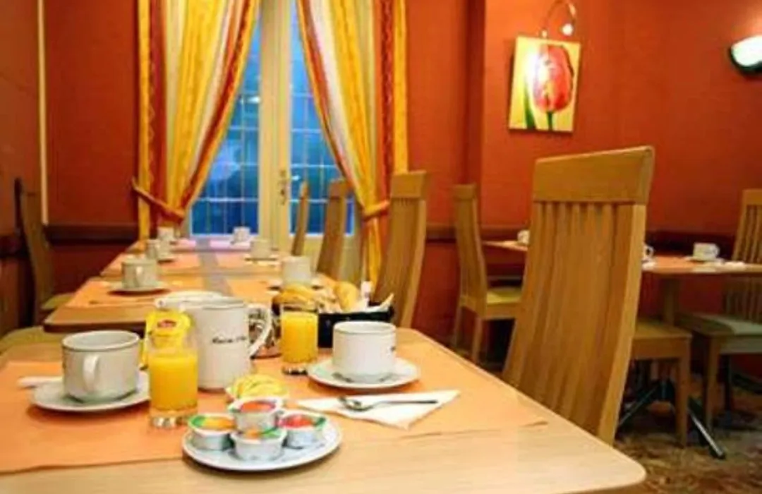 Hotel Des Trois Gares-1
