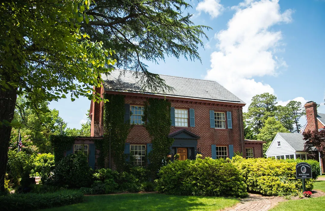 Williamsburg Manor B&B-1