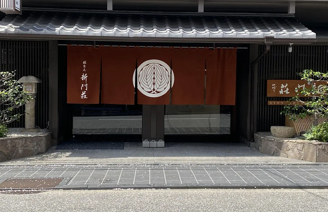Gion Shinmonso-1