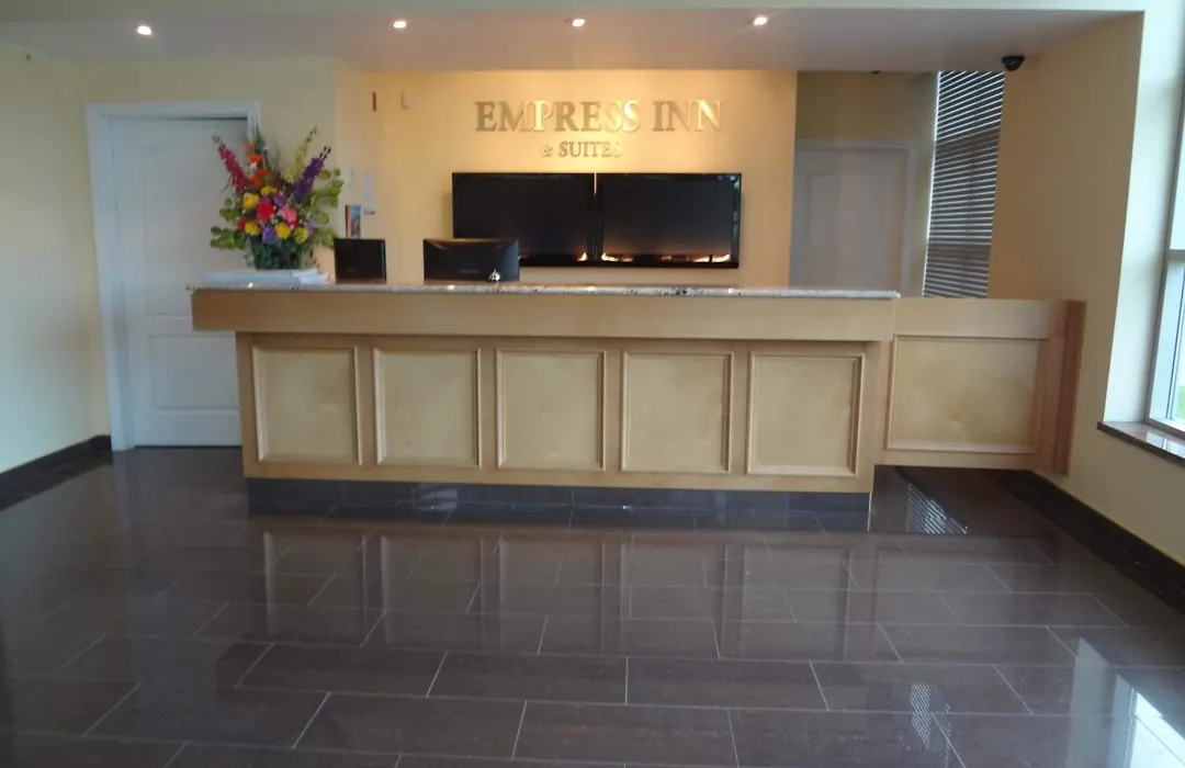 Empress Inn And Suites By The Falls-1
