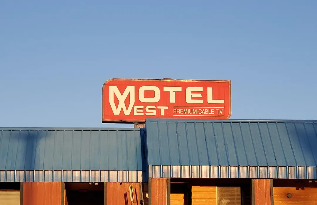 Motel West-1