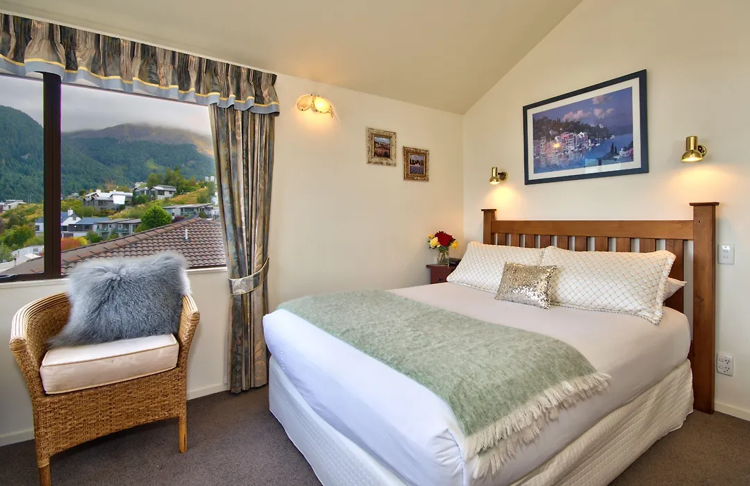 Balmoral Lodge-1