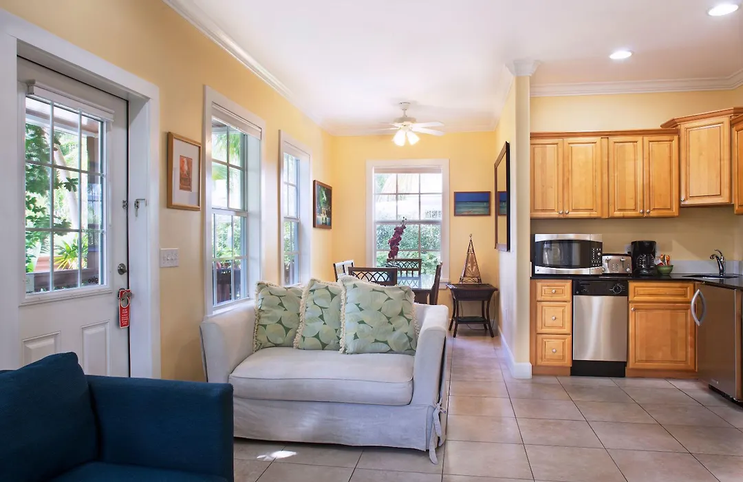 Travelers Palm Inn-1