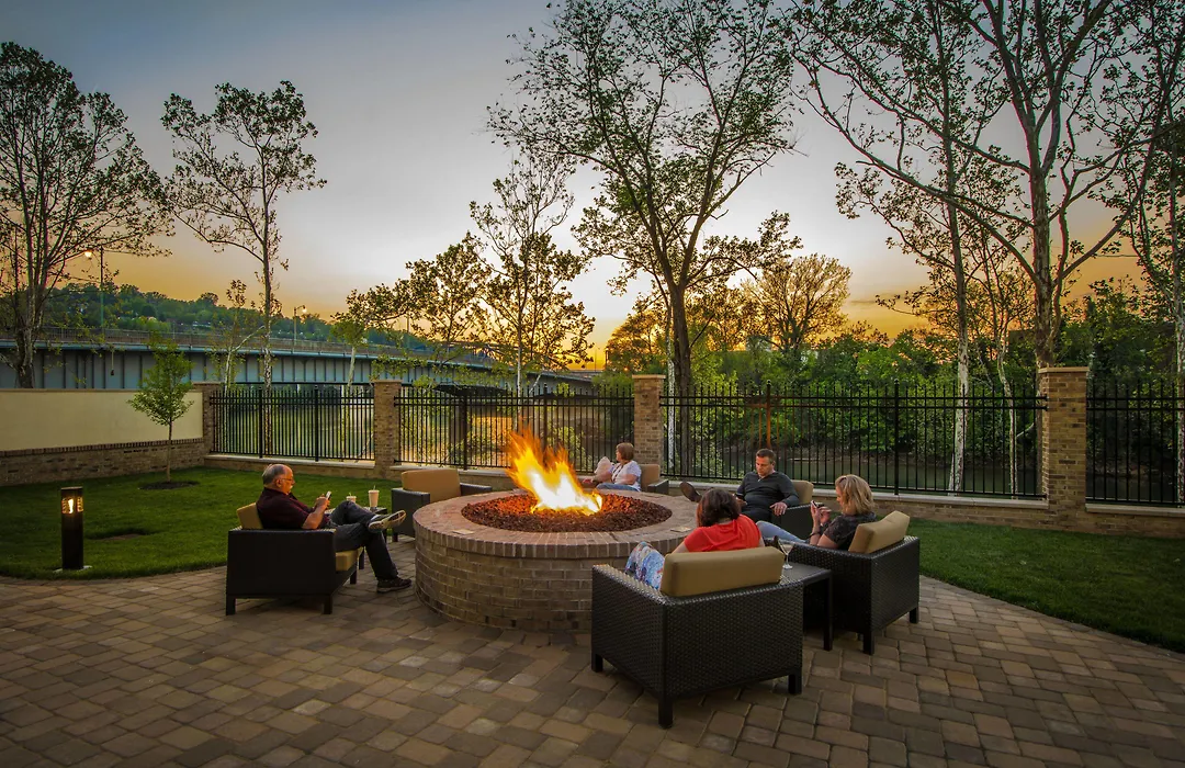 Courtyard By Marriott Charleston Downtown/Civic Center-1
