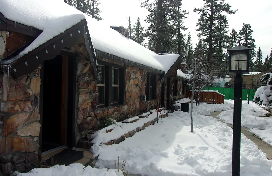 Embers Lodge & Cabins-1