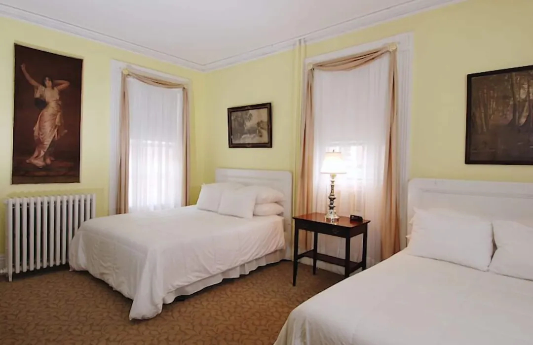 Yankee Peddler Inn-1