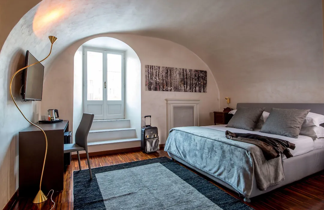 Palazzo De Cupis - Suites And View-1