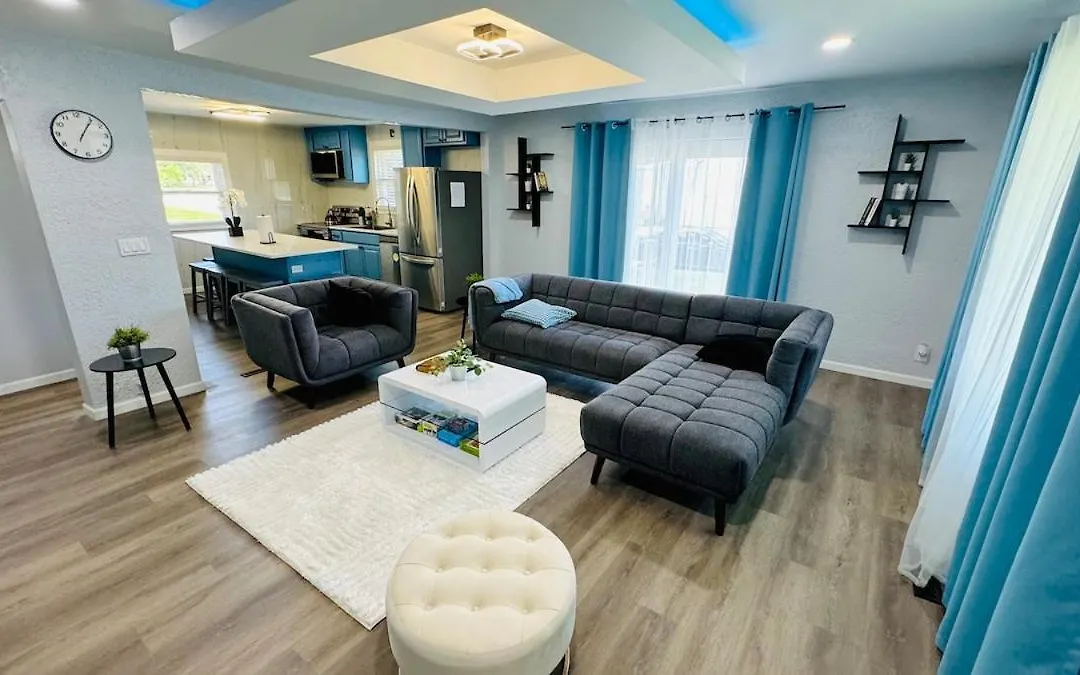 The Dells Den-1
